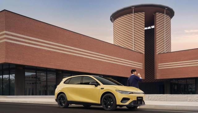 限时惊喜价比海豹06GT便宜了4万多元,零跑Lafa5更值得考虑吗? 限时惊喜价比海豹06GT便宜了4万多元,零跑Lafa5更值得考虑吗?