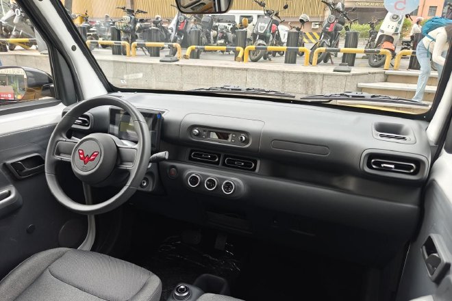 售4.78-5.08万五菱之光EV正式上市