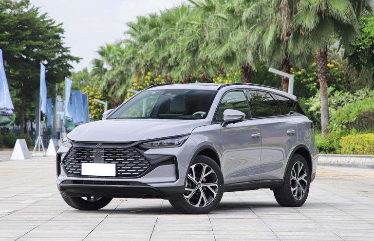 比亚迪全新中型七座SUV上市！不足18万起配激光雷达，搭载云辇-C