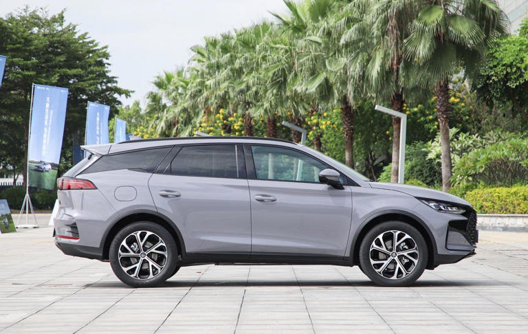 比亚迪全新中型七座SUV上市！不足18万起配激光雷达，搭载云辇-C