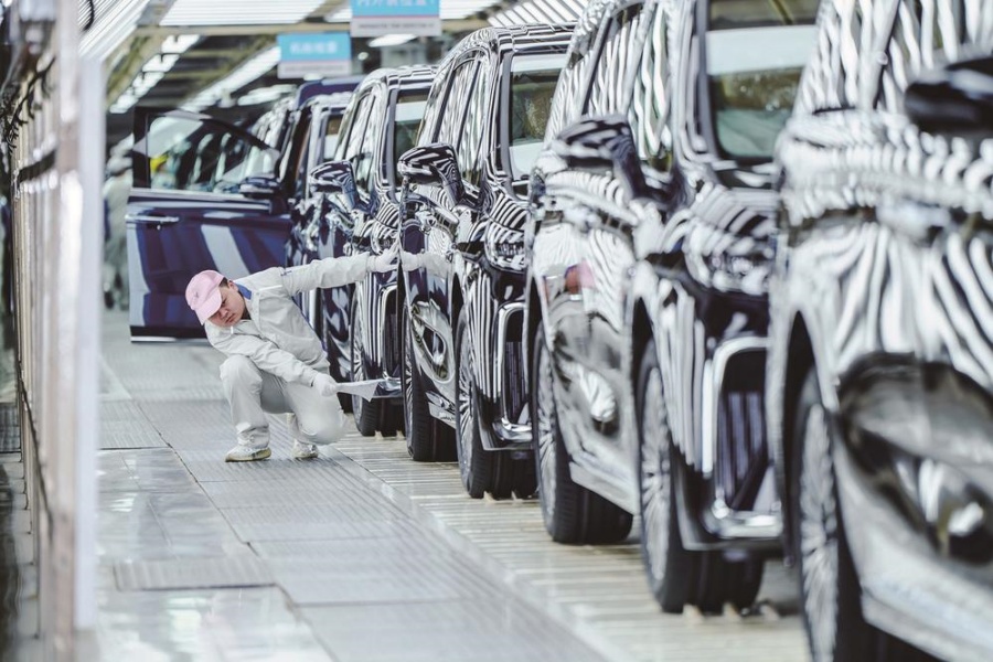 岚图工厂：双班生产保供应