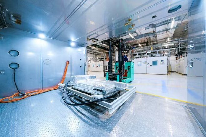 宝马新一代电驱全面亮相大圆柱电池即将上车