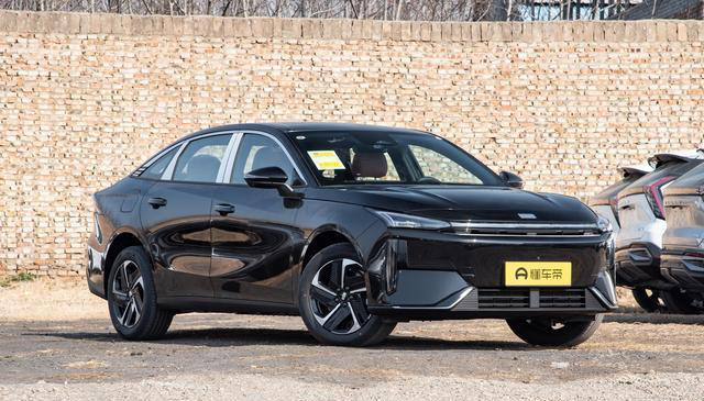 7.98万起，吉利新车来了！油耗不到3L，比秦PLUSDM-i香？