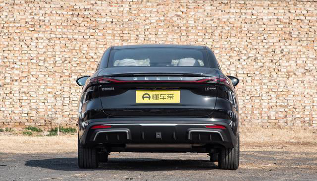 7.98万起，吉利新车来了！油耗不到3L，比秦PLUSDM-i香？