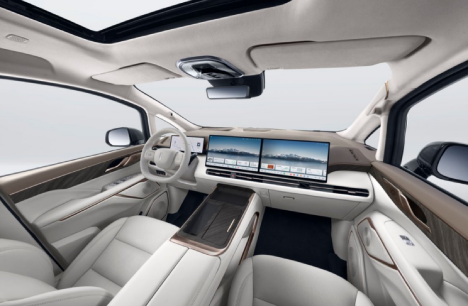 全新魏牌高山内饰首发符合时下流行设计