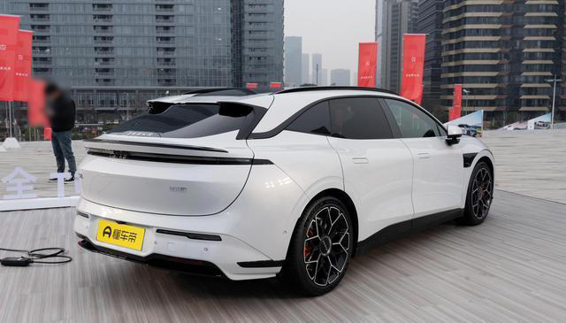 极氪007GT实车曝光：科技与美学的极致融合