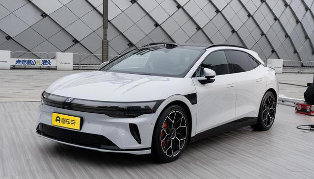 极氪007GT实车曝光：科技与美学的极致融合