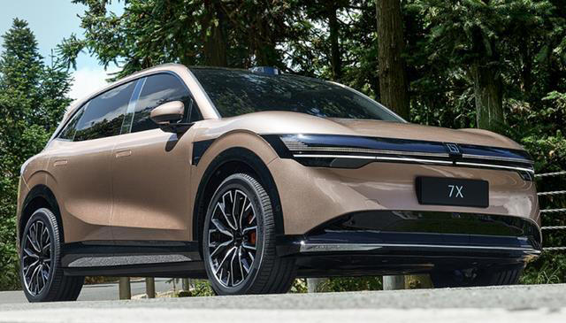 纯电SUV又一“黑马”，标配8295芯片+激光雷达+800V快充，香吗？