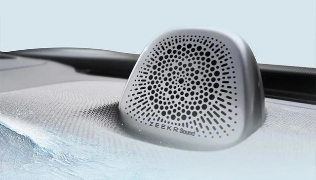 纯电SUV又一“黑马”，标配8295芯片+激光雷达+800V快充，香吗？