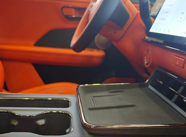 直接一步到位，纯电SUV起售价才10.98万，要跟国产车PK一波