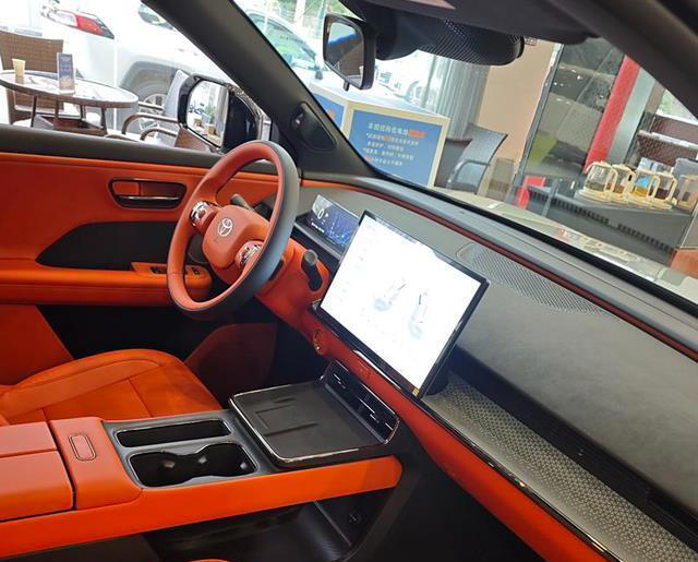 直接一步到位，纯电SUV起售价才10.98万，要跟国产车PK一波