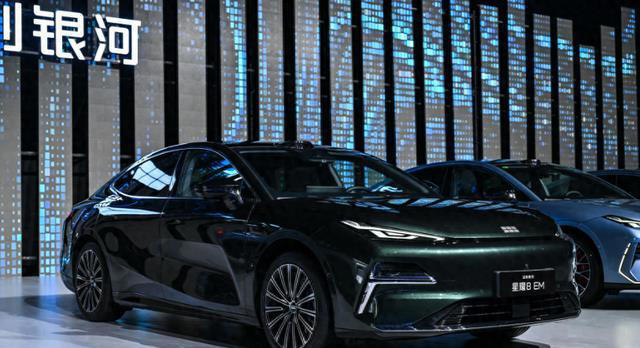 5米车长+3L油耗！吉利星耀8：混动界“卷王”的存在！