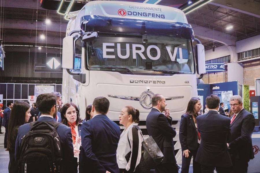 东风商用车高端重卡亮相墨西哥城