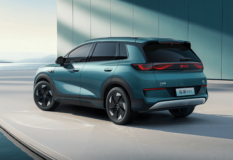 比亚迪海狮05EV上市：标配冷暖冰箱，续航520km，入门新能源市场新选择