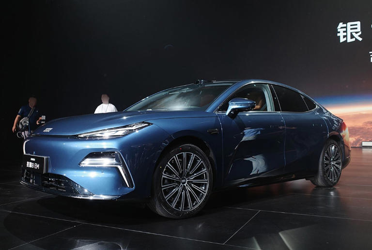 吉利银河星耀8EM亮相，动力与舒适兼备，5月上市值得期待