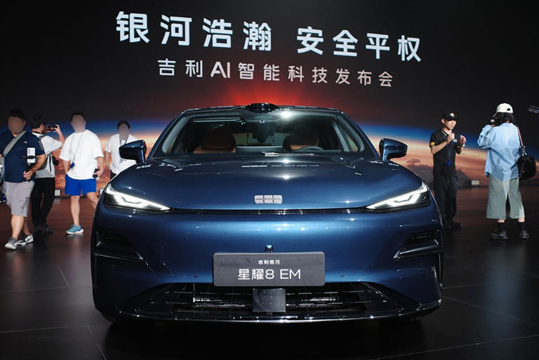 吉利银河星耀8EM亮相，动力与舒适兼备，5月上市值得期待