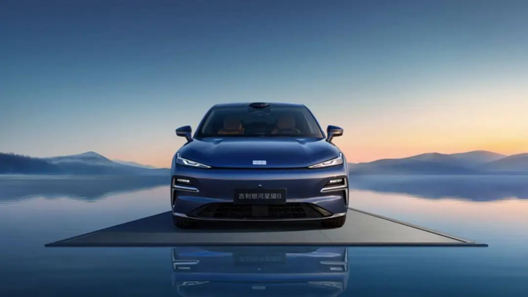 13.98万买5米混动轿车！吉利星耀8要把比亚迪卷哭？