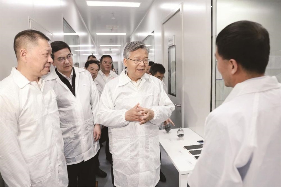 湖北省长李殿勋调研东风汽车新能源产业