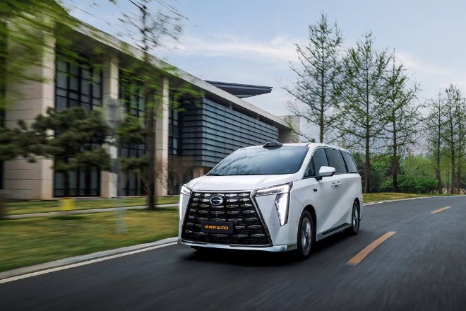 智驾奢享旗舰MPV传祺向往M8乾崑版发布