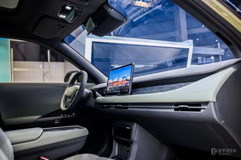 东风纳米06亮相上海车展搭载“天元智驾”