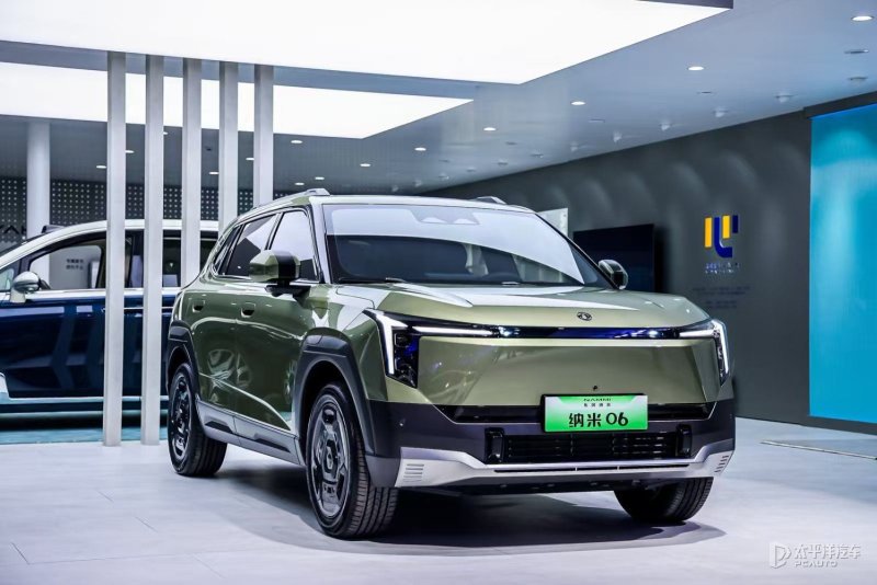 东风纳米06亮相上海车展搭载“天元智驾”