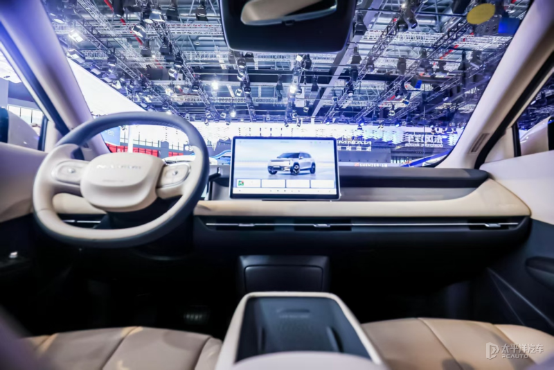 东风纳米06亮相上海车展搭载“天元智驾”