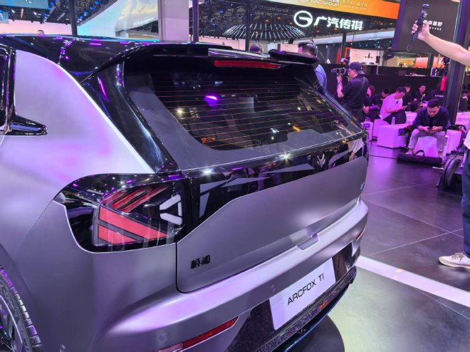 2025上海车展：极狐T1正式亮相