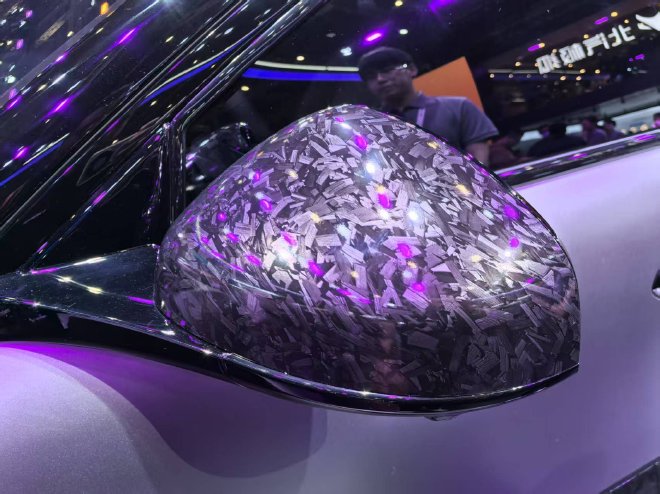 2025上海车展：极狐T1正式亮相