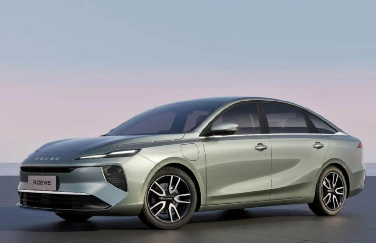 续航焦虑终结者！荣威纯电D6一口价7.98万元起售