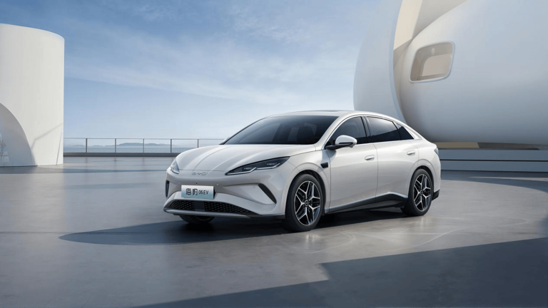 比亚迪海洋网五款新车震撼登场，新四化战略引领新能源汽车变革