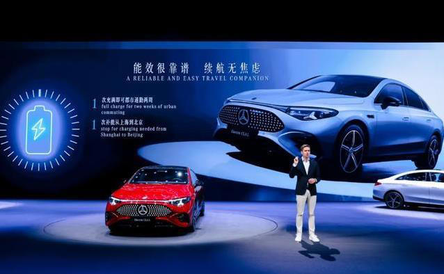 奔驰放大招纯电CLA惊艳车展，续航866公里，安全还能吊打谁？