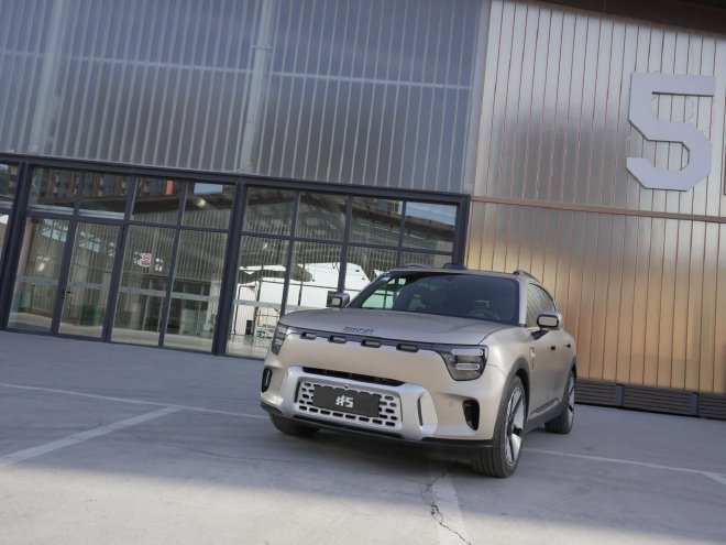 越野越开心：当纯电smart#5有了四驱