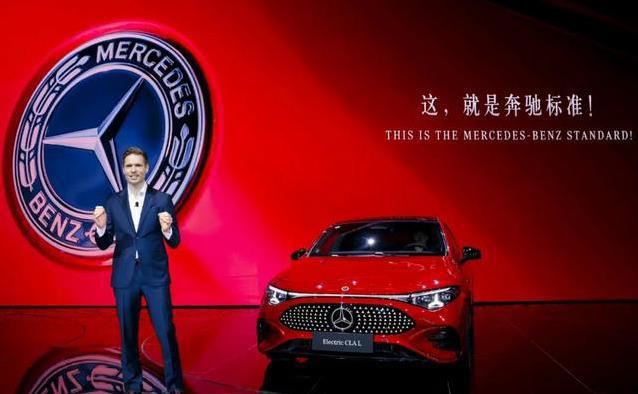奔驰放大招纯电CLA惊艳车展，续航866公里，安全还能吊打谁？