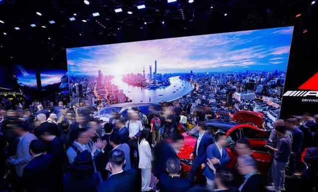 奔驰放大招纯电CLA惊艳车展，续航866公里，安全还能吊打谁？