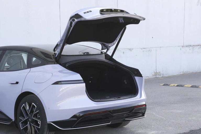 限时19.19万起，华为智驾+CDC+空悬+800V快充，阿维塔06购车手册