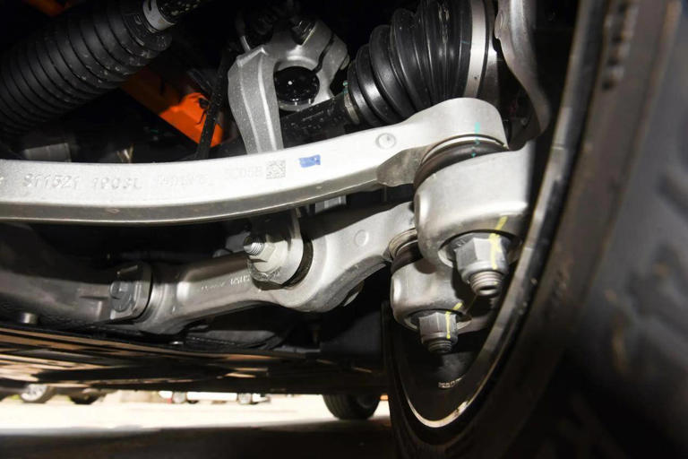 限时19.19万起，华为智驾+CDC+空悬+800V快充，阿维塔06购车手册