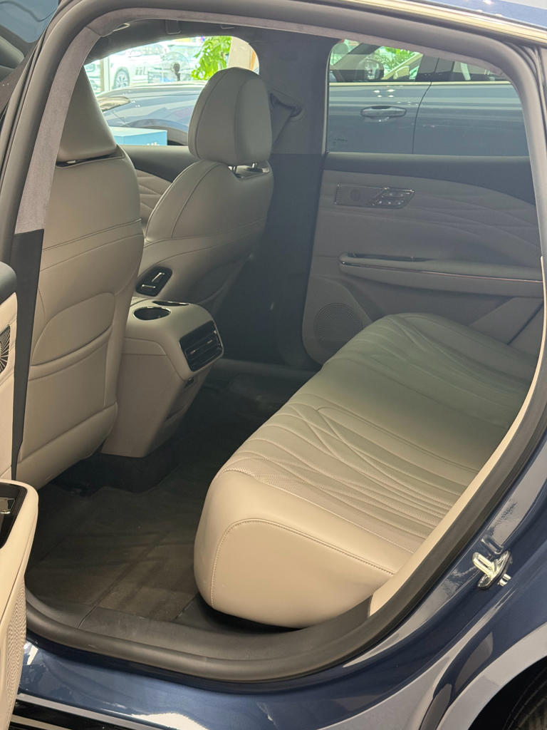 吉利发布豪车，长超5米超级混动，13万预售真有点“离谱”！