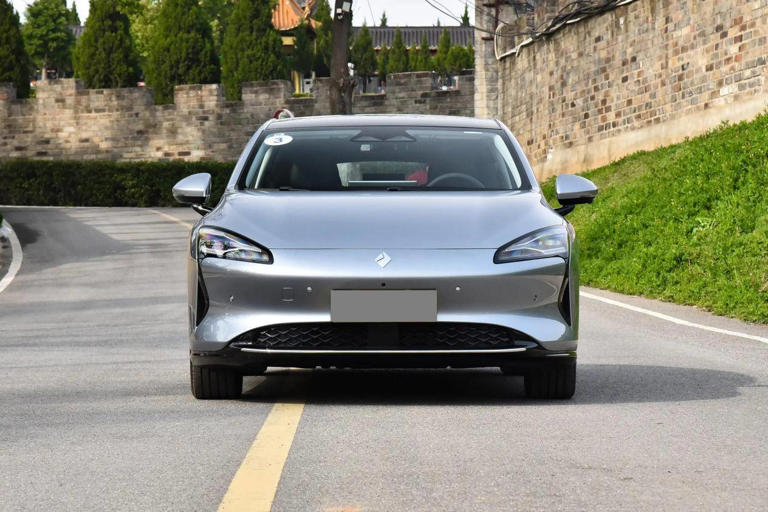 12万多能买，5米长，大溜背，插混/纯电可选，高阶智驾全国都能开