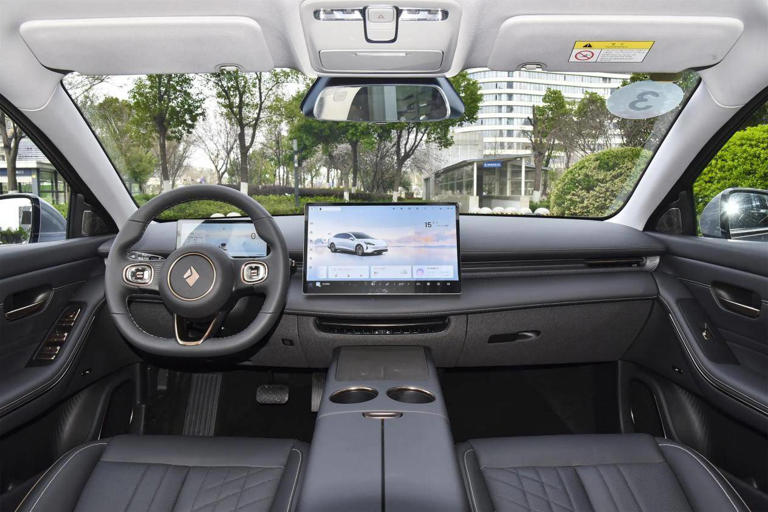 12万多能买，5米长，大溜背，插混/纯电可选，高阶智驾全国都能开