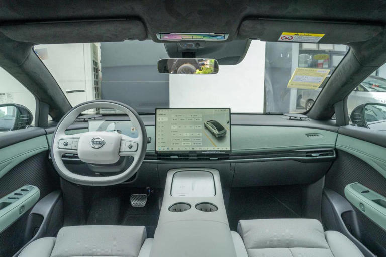 上市当晚订单10138台，11.99万起，轴距超2米9+“百万级大沙发”