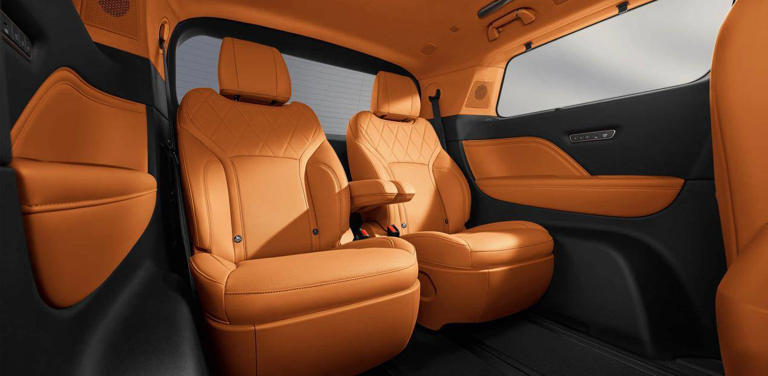 又一高端MPV预售，三种尺寸，标配四驱+智驾+冰箱彩电大沙发，纯电能跑201km