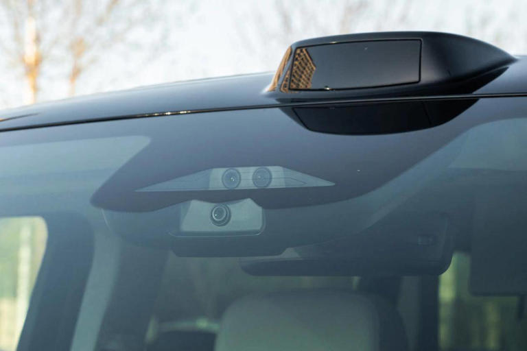 又一高端MPV预售，三种尺寸，标配四驱+智驾+冰箱彩电大沙发，纯电能跑201km