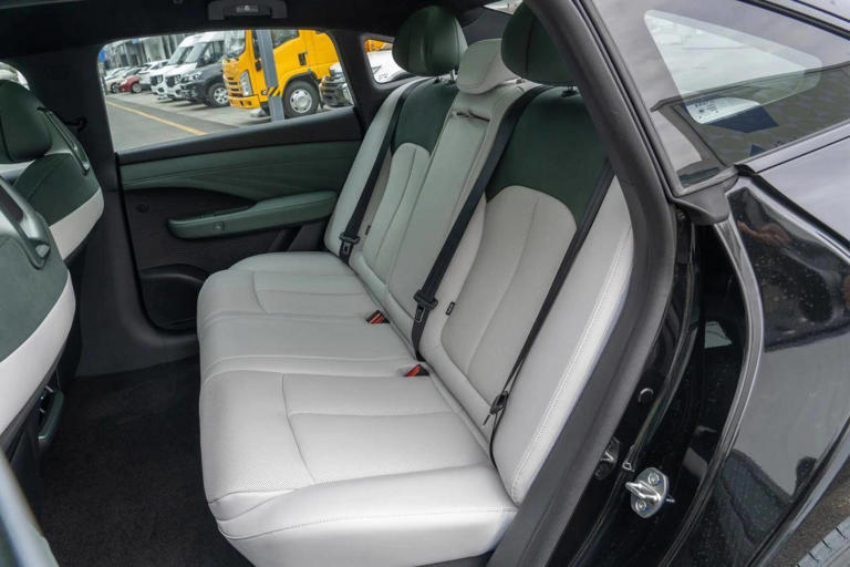 上市当晚订单10138台，11.99万起，轴距超2米9+“百万级大沙发”