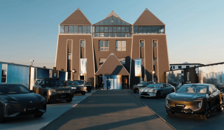 阿维塔06试驾体验：以“软件定义底盘”，重塑驾驶新境界？