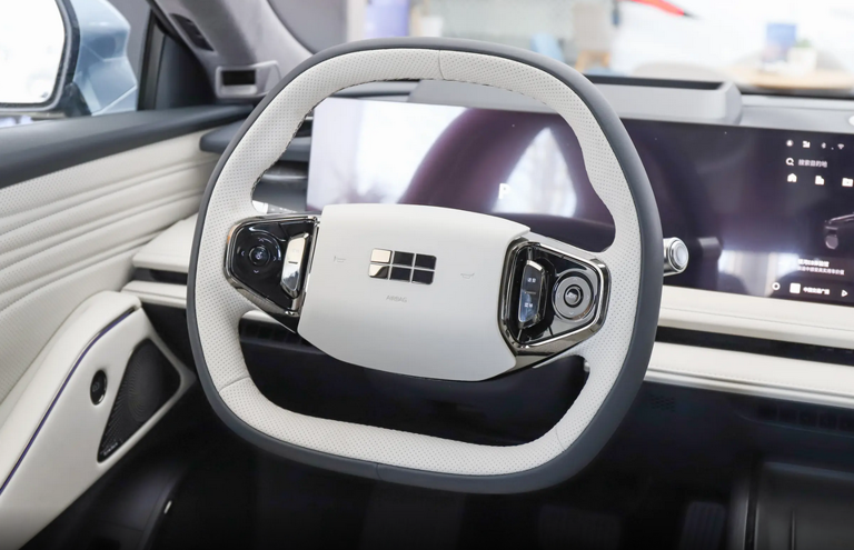 产品力大幅优化，2025款吉利银河E8有备而来，指导价14.98万起