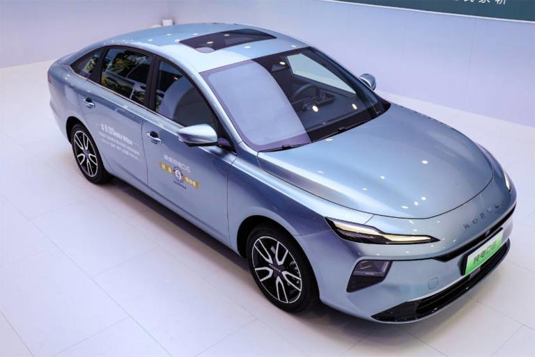 2025纯电动车价格大盘点：从亲民到豪华，你的选择是什么？