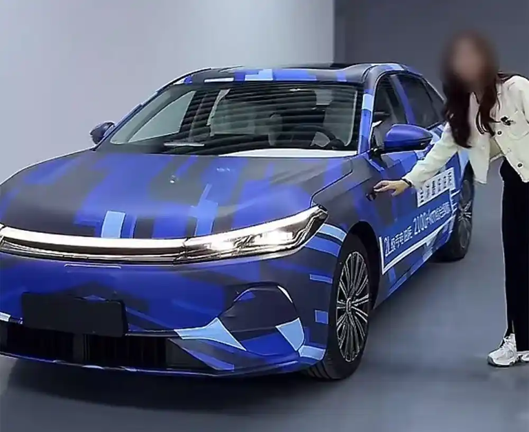 吉利银河全新轿车谍照曝光，综合续航超2100km，年内就上市