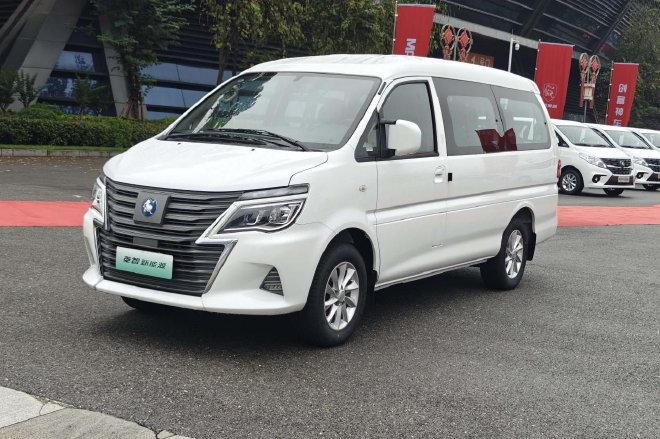 限时置换一口价9.98万起风行菱智家族新车上市