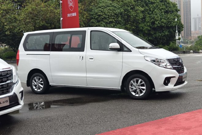 限时置换一口价9.98万起风行菱智家族新车上市