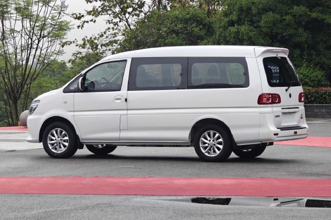 限时置换一口价9.98万起风行菱智家族新车上市